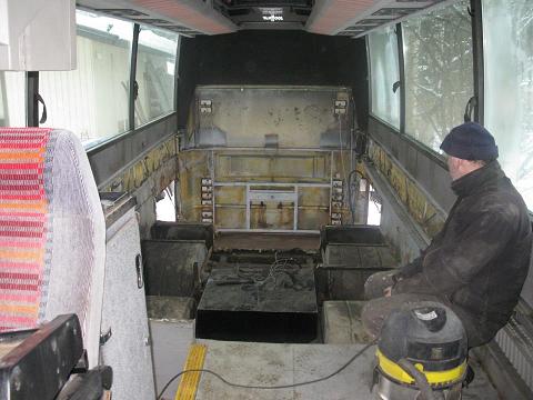 Uusi, vähän pienempi tankki paikoillaan.