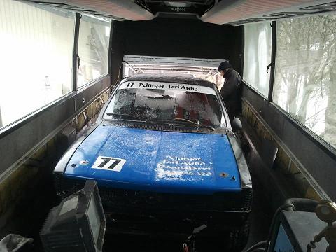 Testausta autolla