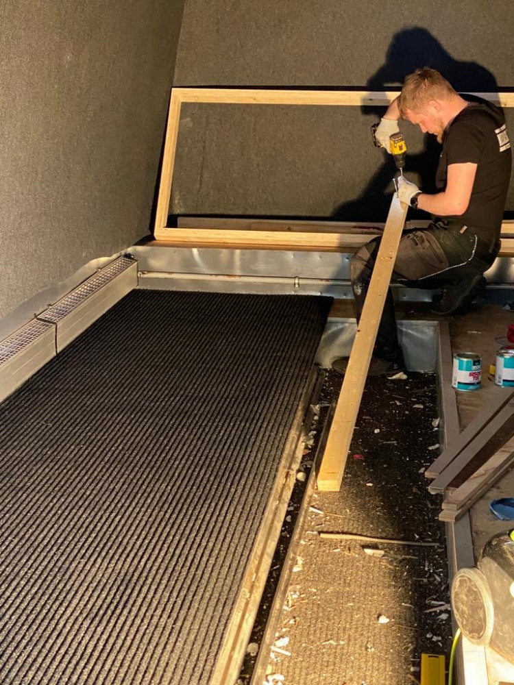 IMG-20210419-WA0000.jpg (186.05 KiB) Katsottu 24951 kertaa Parisängyn rungon tekoa.