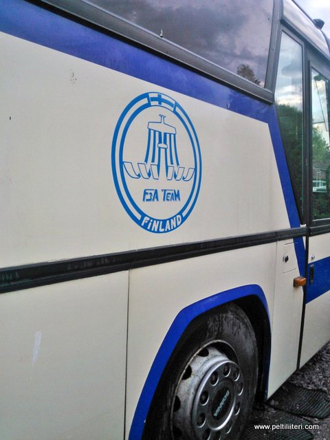 tiimin logo bussissa.jpg